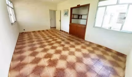 Apartamento com 2 quartos amplos,terraço com churasqueira e direito a laje, na Praça da Bandeira