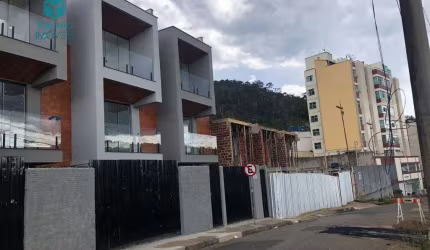Casa com 3 dormitórios à venda, 200 m² por R$ 839.000,00 - Santa Catarina - Juiz de Fora/MG