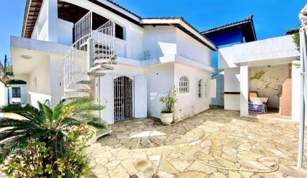 Casa com 3 dormitórios à venda, 360 m² por R$ 690.000,00 - Praia de Pernambuco - Guarujá/SP