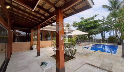 Casa Frente para o Mar na Praia da Enseada - Guarujá