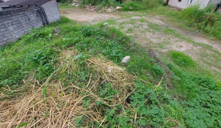 Terreno plano à venda a poucos metros da Praia da Enseada com 1.639 m² de área de terreno em Zona Mista. Ótima localização!!