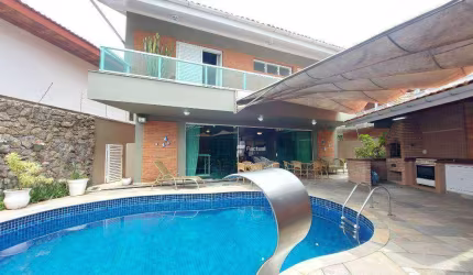 Casa à venda na Praia da Enseada - Guarujá / SP.