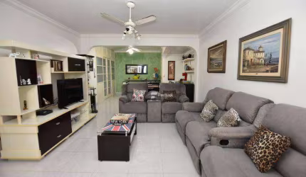 Apartamento a 50 metros da Praia das Pitangueiras.