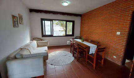 Espaçosa Casa Térrea com 03 dormitórios na Praia da Enseada!! Oportunidade!! Ampla Área Externa e Quintal! Lado Bairro!!