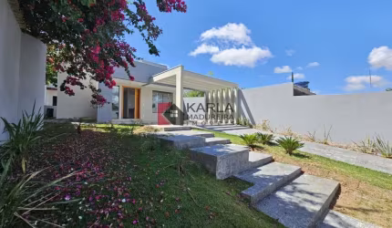 CASA COM 03 QUARTOS SENDO 01 SUITE NO LUNDCEA!