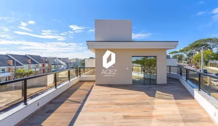 Tríplex com 03 quartos, terraço e amplo terreno.