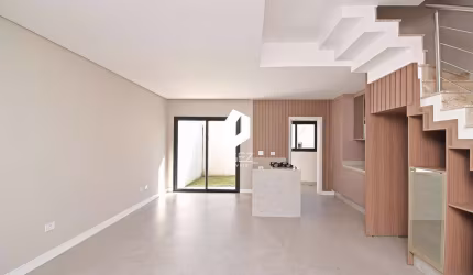 Sobrado novo em condomínio com 03 quartos, 01 suíte e 02 vagas de garagem.