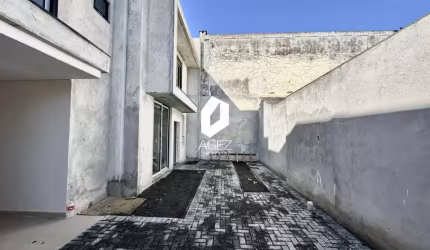 sobrado novo em condomínio no Jardim das Américas