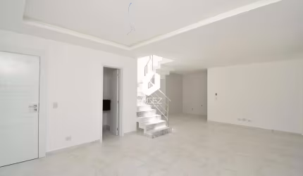 Sobrado em Condomínio à venda Bairro Hauer, 03 quartos e 02 vagas!