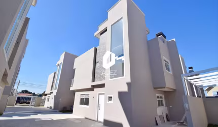 SOBRADO TRIPLEX c/140m² - 03 Qtos sendo 01 Suíte - Terraço Gourmet c/ Churrasque