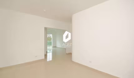 Sobrado no Bairro Alto, 195 m2 , 3 quartos sendo 1 suíte. Amplo Ático