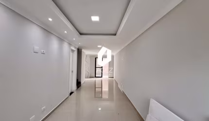 Sobrado novo com terraço amplo, 03 quartos 01 suíte e 02 vagas!