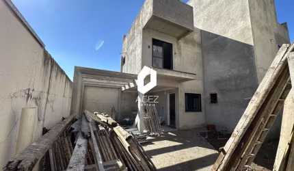 Sobrado novo, com quintal amplo, 03 quartos 01 suíte e terraço!