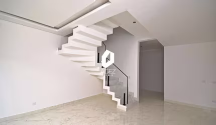 Sobrado novo a venda no Xaxim, 3 quartos sendo uma suíte.