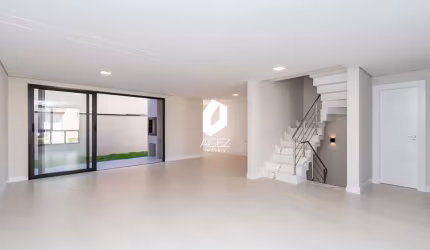 Casa nova moderna na divisa dos bairros Capão Raso e Pinheirinho Curitiba.
