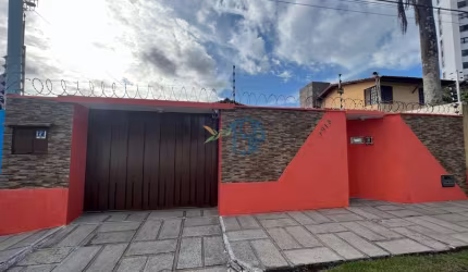 CASA DE RUA PUBLICA EM CAPIM MACIO / CASA COM 3 SUITES EM CAPIM MACIO / CASA EM NATL