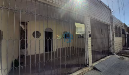 Casa Padrão / Casa Em Natal / Casa em rua pública / Casa padrão no Bairro Barro Vermelho