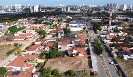 TERRENO/ AVENIDA COMERCIAL/LOJA DE CARROS/ CLINICA/ LOJA DE PAISAGISMO/ PREDIO DE ESCRITORIOS/ BAR/ RESTAURANTE/ BAIRRO CANDELARIA/ AV. ANTOINE DE SAINT EXUPERY/ CASA