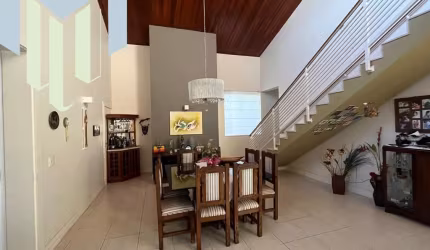 Casa em Condomínio de Luxo em Marília-SP, 3 suítes, 2 salas, 7 banheiros, 6 vagas, 400m² - Residencial Vale Verde