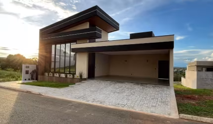 Casa de Alto Padrão à Venda no Condomínio Del Fiore em Caldas Novas-GO: Luxo e Conforto em Cada Detalhe!