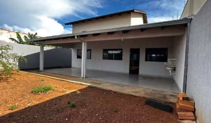 Encante-se por esta encantadora residência que oferece um ambiente acolhedor e funcional.