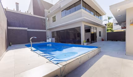 Casa nova 5 quartos, com piscina, no Uberaba/Curitiba R$2.200.000,00