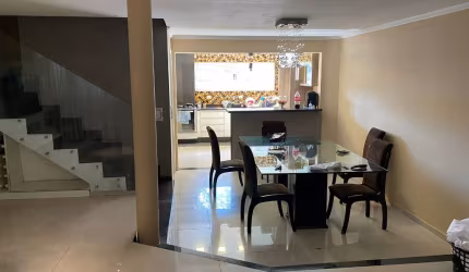 Sobrado 215m2 4 quartos, Cajurú, Aluguel R$4.500,00  + taxas