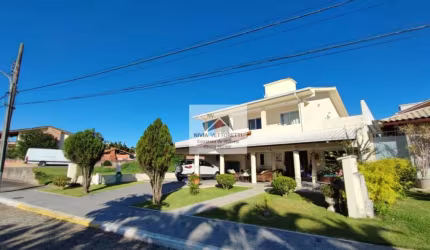 Área nobre do bairro e 100 metros até a praia!