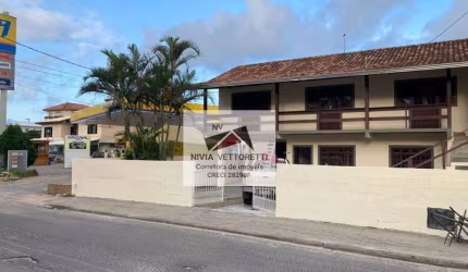 Residencial/pousada na geral do Santinho!