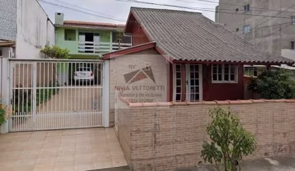 Casa + 3 apartamentos!