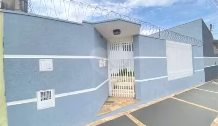 Casa à venda com 3 dormitórios, sendo 1 suite e ampla área de lazer no Jardim Brasil