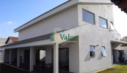 Casa com 4 suítes