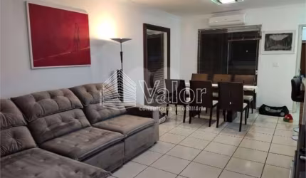Casa térrea com 3 dormitórios, sendo 1 suíte.