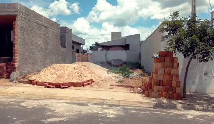 Terreno com 160,00 m² de área total.