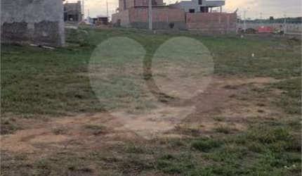 Terreno no Condomínio Village Damha IV .