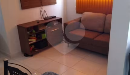 Apartamento com 2 dormitórios