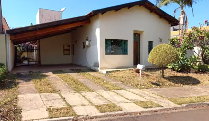 Casa Térrea no Condomínio Damha I,