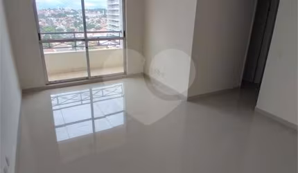Apartamento com 3 dormitórios sendo 1 suíte.