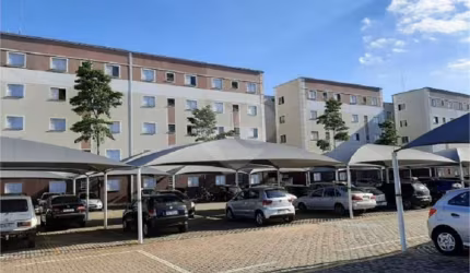 Apartamento no Condomínio Monte Azul.