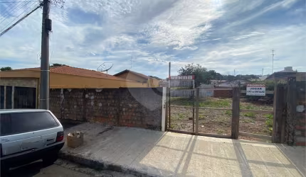 Terreno com 500,00 m² de área total.