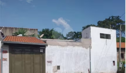 Casa térrea com 2 dormitórios.