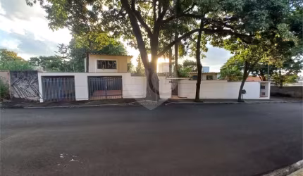 Excelente casa no Centro, com 4 dormitórios, sendo 1 suíte
