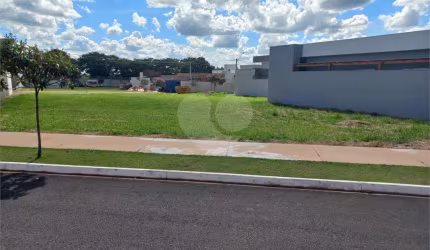 Terreno no Condomínio Faixa Azul.