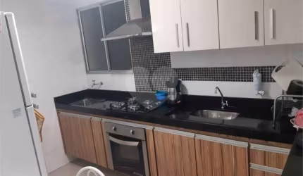 Apartamento no Condomínio Mont Azul.