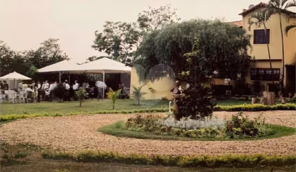 Excelente sítio, localizado no Jardim Tangará