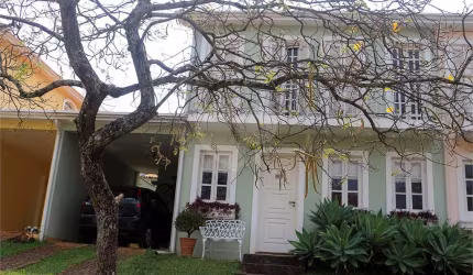 Casa térrea no Condomínio Parque dos Ipês.