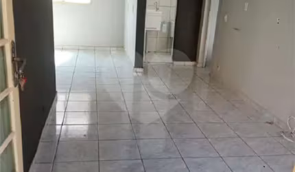 Apartamento no Condomínio Residencial Jardim das Torres.