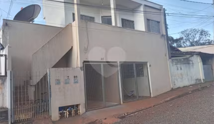 Imóvel para venda sendo 03 casas independentes na Vila Celina.