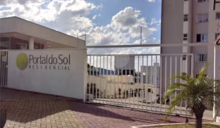 Apartamento no Condomínio Portal do Sol.