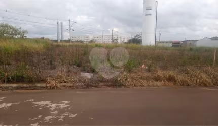 Lote no Jardim do Bosque, aceita financiamento ou aquisição de terreno e construção .